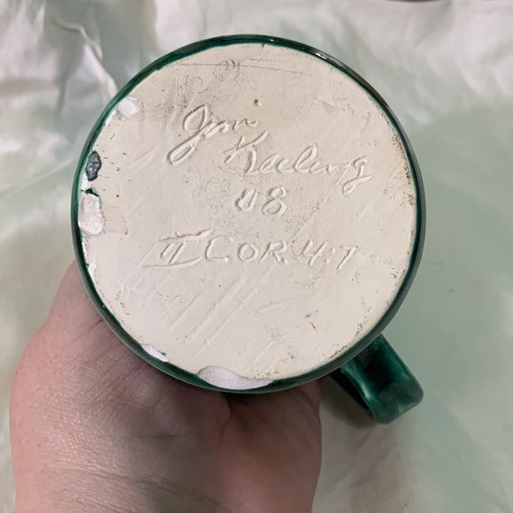 Handmade ceramic green mug with eagle on side - Picture 6 of 6